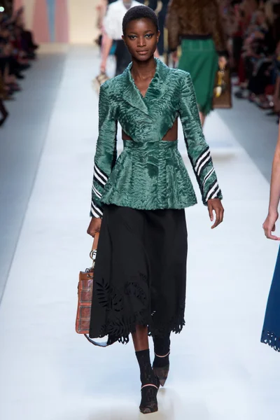 Look 25